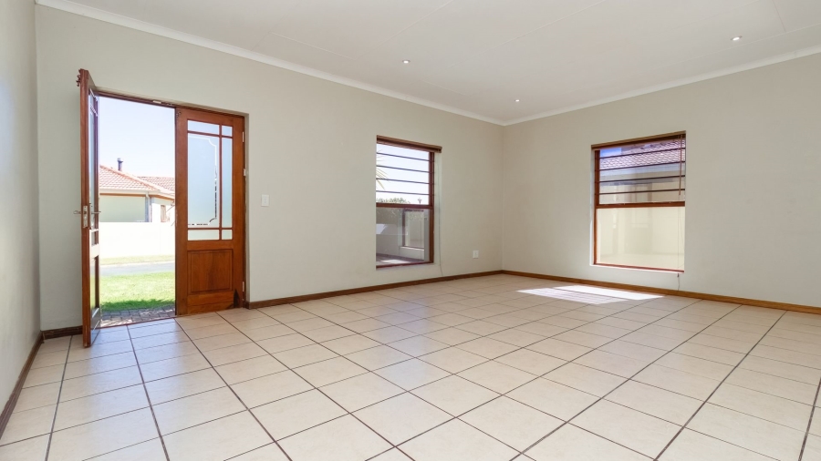 3 Bedroom Property for Sale in Sandbaai Western Cape